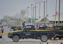 Almeno 13 persone sono morte per l'esplosione di due autobombe a Mogadiscio, in Somalia
