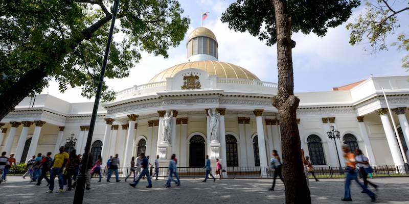 Il palazzo dell’Assemblea Nazionale, il Parlamento unicamerale venezuelano, a Caracas, il 30 marzo 2017 (FEDERICO PARRA/AFP/Getty Images)