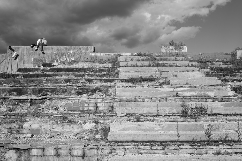 Cemento e nuvole nere