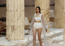 La sfilata di Chanel, in un tempio greco