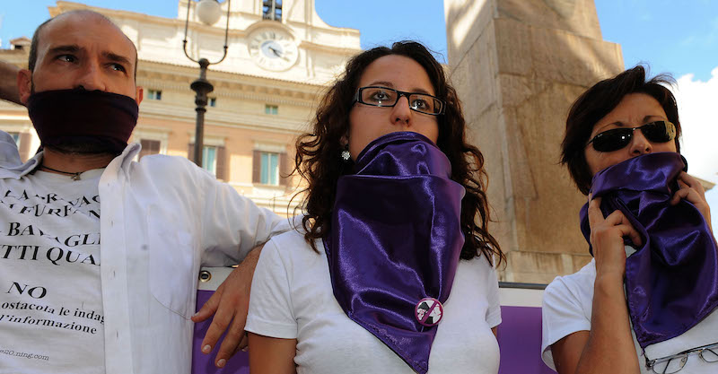 Una manifestazione contro il DDL intercettazioni, la legge proposta nel 2008 dal governo Berlusconi e rinominata dai suoi critici "legge bavaglio".
(ANSA/ MARIO DE RENZIS)