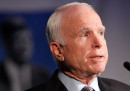 John McCain ha paragonato gli scandali di Trump al Watergate