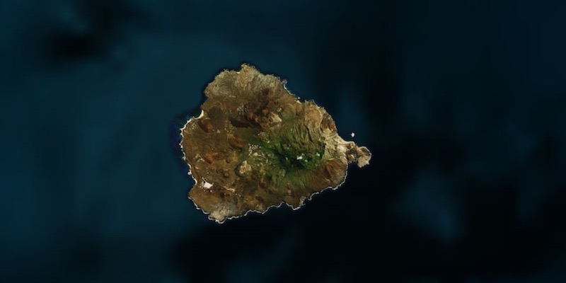L'isola di Ascensione, in mezzo all'oceano Atlantico (Bing Maps)