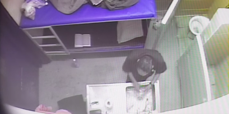 Marwan Barghouti in un'immagine tratta da un video girato nella sua cella.
