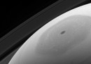 Una nuova foto dell'enorme esagono di Saturno