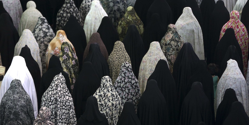 Donne iraniane pregano in una moschea a sud di Teheran (AP Photo/Vahid Salemi)