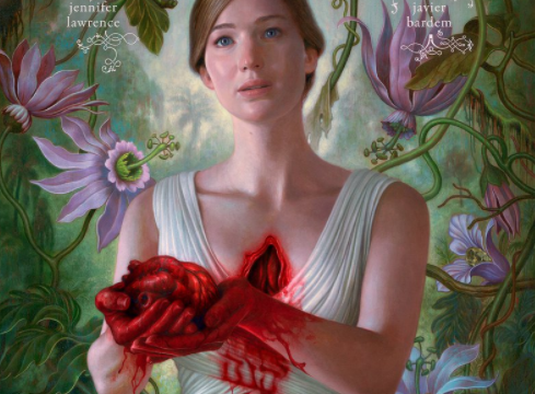 La locandina di “Mother!”, in cui Jennifer Lawrence ha letteralmente il cuore in mano