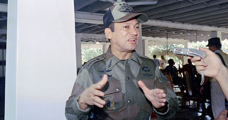 Manuel Noriega nel 1988 (CARLOS SCHIEBECK/AFP/Getty Images)