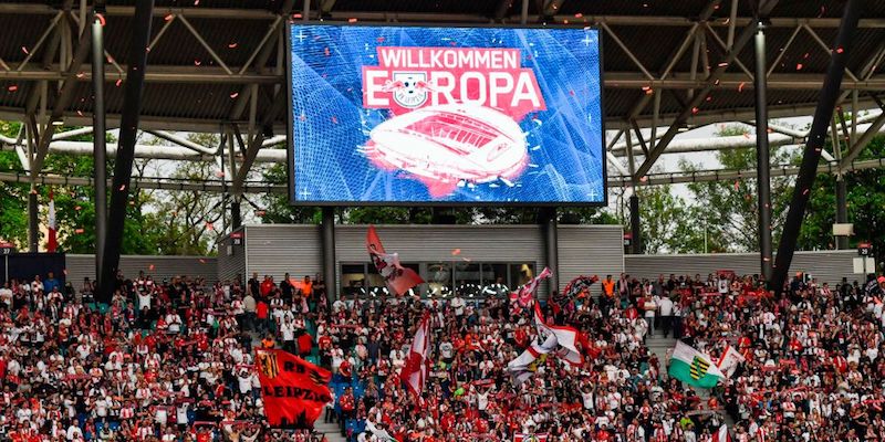 I tifosi del RB Lipsia festeggiano la qualificazione alla Champions League al termine della partita contro il Bayern Monaco (JOHN MACDOUGALL/AFP/Getty Images)