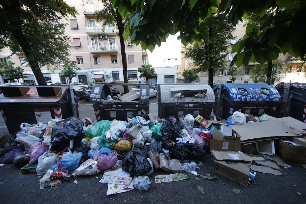 Perché a Roma ci sono di nuovo rifiuti per strada - Il Post