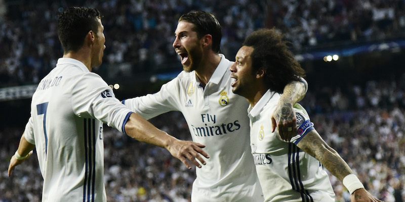 Cristiano Ronaldo esulta con Sergio Ramos e Marcelo dopo un gol segnato al Bayern Monaco nei quarti di finale di Champions League (JAVIER SORIANO/AFP/Getty Images)