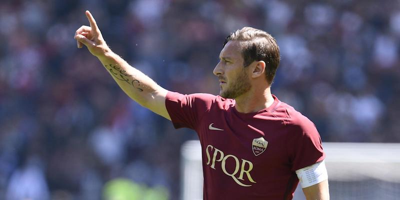 Francesco Totti nell'ultimo derby di Roma contro la Lazo (Fabrizio Corradetti - LaPresse)