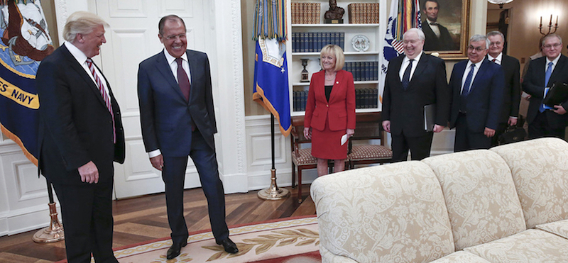 Donald Trump con Sergei Lavrov e Sergei Kislak il 10 maggio nello Studio Ovale. (fonte: ministero degli Esteri della Russia)