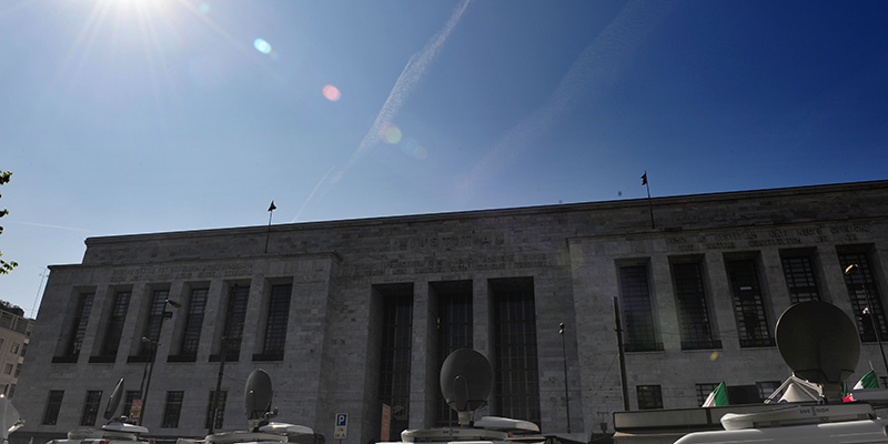 La storia di un professore di Milano assolto dalle accuse di molestie sessuali