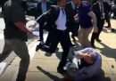 Che i poliziotti turchi picchino i manifestanti non è una novità: ma stavolta è successo a Washington DC