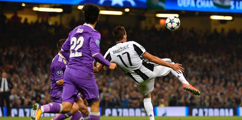 La mezza rovesciata di Mario Mandzukic (GLYN KIRK/AFP/Getty Images)