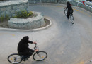 Non è facile essere una donna che va in bici, in Iran