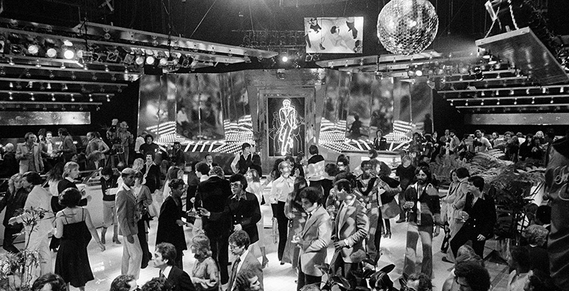 La festa per la prima di "La febbre del sabato sera" agli studi Paramount di Los Angeles, dicembre 1977 (AP Photo/George Brich)