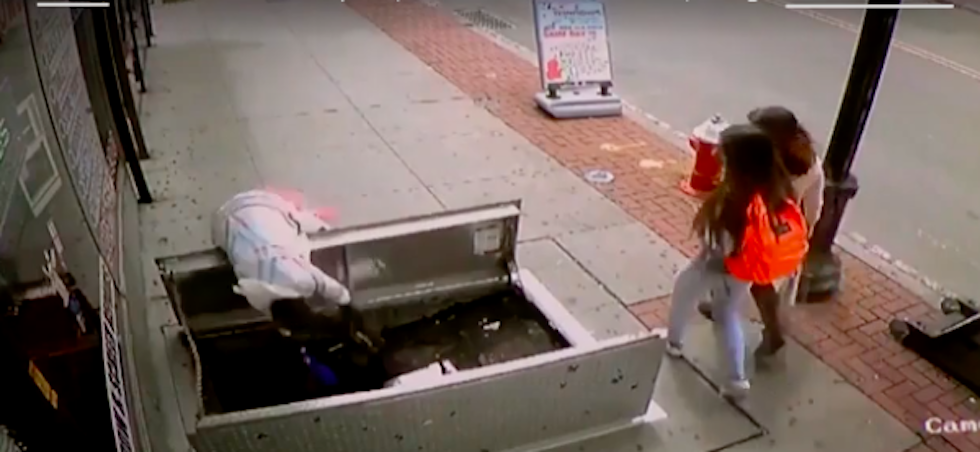 Perché non si deve usare il telefono mentre si cammina