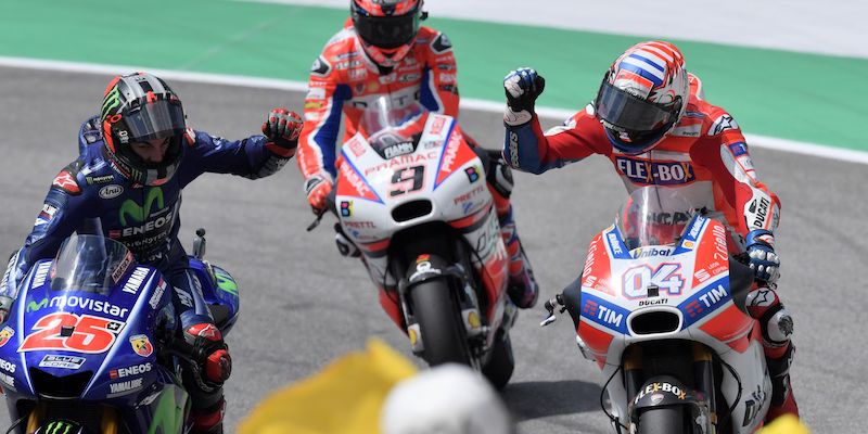 Andrea Dovizioso e Maverick Vinales al termine del Gran Premio d'Italia (TIZIANA FABI/AFP/Getty Images)