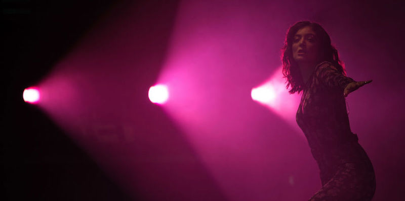 Lorde durante la sua esibizione nel primo giorno di concerti al festival di Glastonbury, 23 giugno 2017 (Ian Gavan/Getty Images)