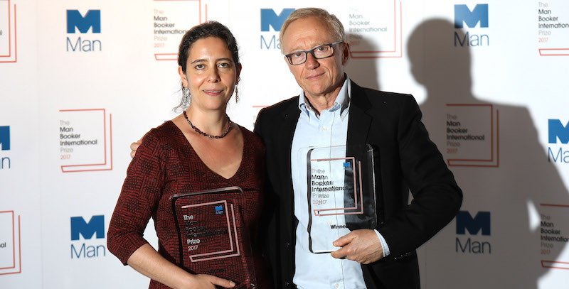 Lo scrittore David Grossman e la sua traduttrice Jessica Cohen premiati con il Man Booker International Prize 2017 al Victoria &amp; Albert Museum di Londra, 14 giugno 2017
(Tim P. Whitby/Getty Images)