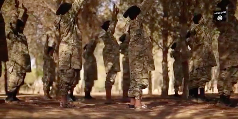 Un'immagine tratta da un video diffuso dallo Stato Islamico che mostra dei bambini mentre ricevono addestramento militare