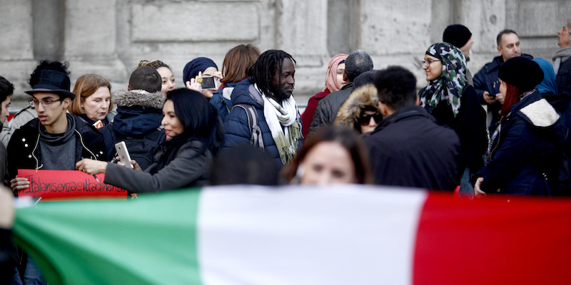 Un particolare del flash mob a sostegno dell'approvazione della legge di cittadinanza organizzato a febbraio in Piazza della Scala a Milano
(LaPresse - Mourad Balti Touati)