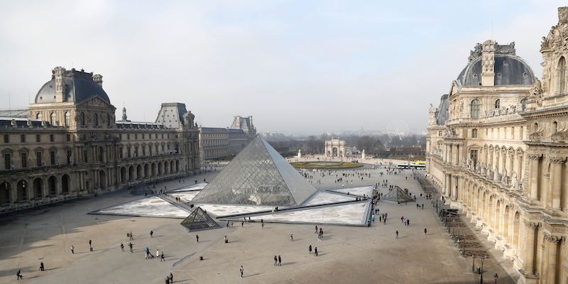 Il museo del Louvre, a Parigi, il 18 febbraio 2017 (FRANCOIS GUILLOT/AFP/Getty Images)