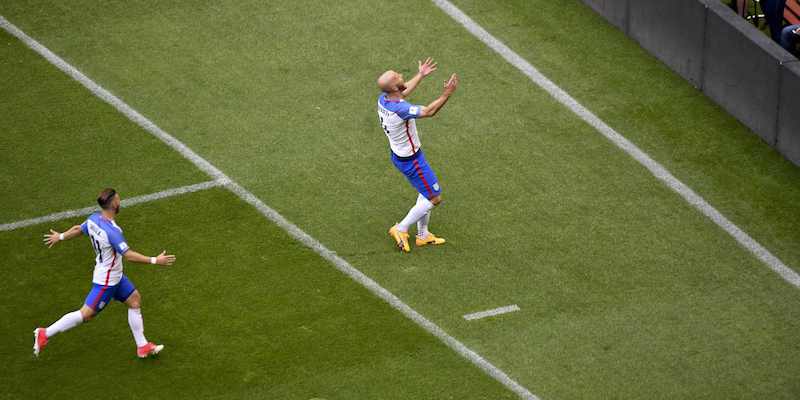 Michael Bradley esulta dopo il gol del vantaggio segnato contro il Messico (YURI CORTEZ/AFP/Getty Images)