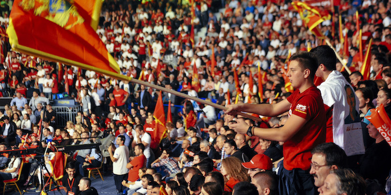 Sostenitori del Partito Democratico dei Socialisti (SAVO PRELEVIC/AFP/Getty Images)