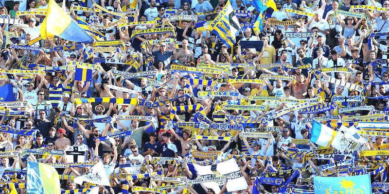 I tifosi del Parma esultano dopo il secondo gol segnato all'Alessandria (LaPresse)