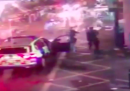 Il video degli attentatori di Londra che vengono uccisi dalla polizia