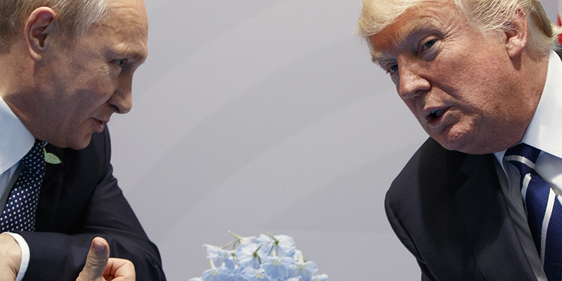 Donald Trump e Vladimir Putin al G20 di Amburgo, 7 luglio 2017 (AP Photo/Evan Vucci)