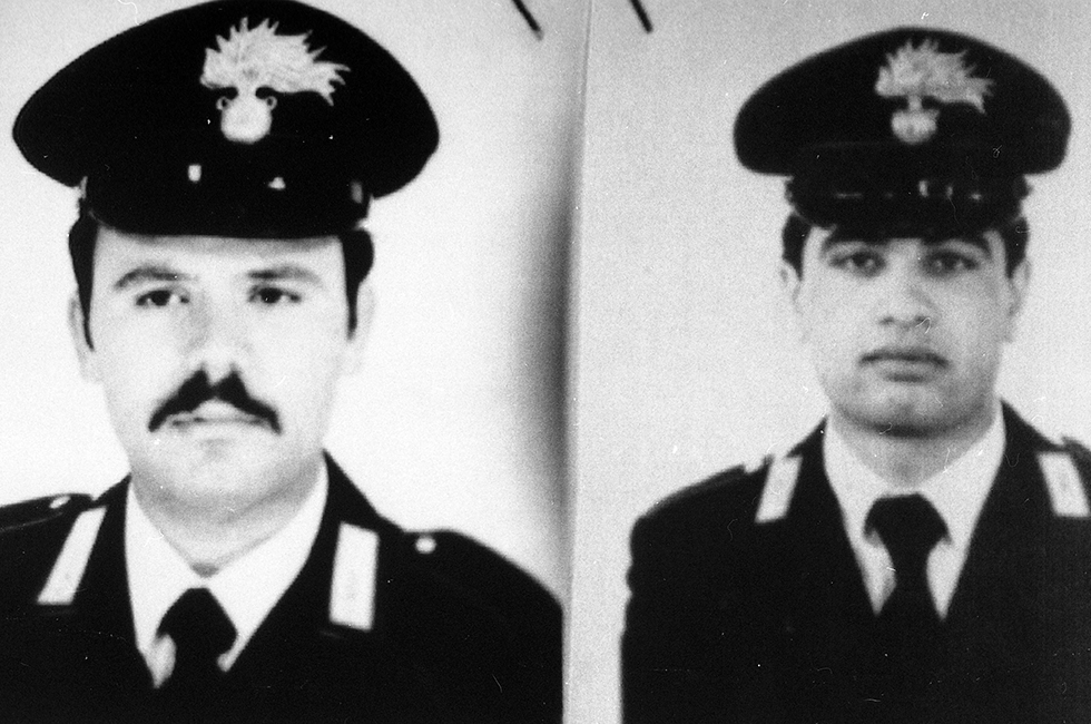 I due carabinieri uccisi in un agguato del 1994 in Calabria. L'appuntato Vincenzo Garofalo (sinistra) di 34 anni e l'appuntato scelto Antonio Fava (destra) 37 anni (ANSAOLDPIX)