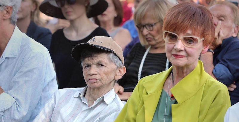 Plinio Fernando e Milena Vukotic, cioè la figlia e la moglie di Fantozzi, ai funerali di Paolo Villaggio, Roma, 5 luglio 2017 
(ANSA/VINCENZO TERSIGNI)