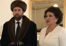 Nicolas Cage, un vestito tradizionale kazako e il disagio