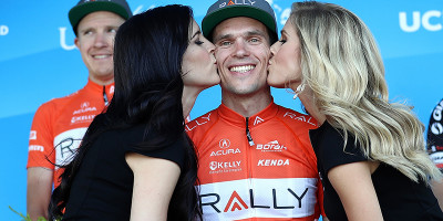 La Vuelta di Spagna farà premiare i ciclisti da alcuni uomini, oltre che dalle donne