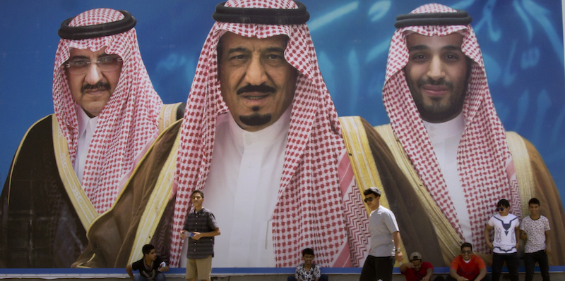 Re Salman al centro, Mohammed bin Salman a destra e Mohammed bin Nayef a sinistra (AP Photo/Amr Nabil)