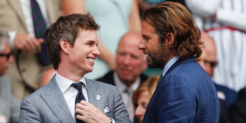 Gli attori Eddie Redmayne e Bradley Cooper alla finale maschile tra Roger Federer e Marin Cilic, 16 luglio 2017
(ADRIAN DENNIS/AFP/Getty Images)