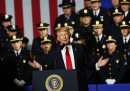 Donald Trump ha detto che i poliziotti non dovrebbero essere «troppo gentili» con i sospettati