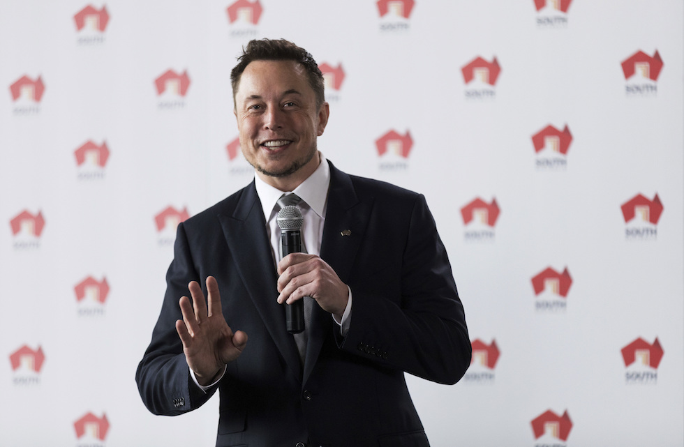 Elon Musk alla presentazione del progetto di Tesla ad Adelaide, Australia Meridionale (Ben Macmahon/AAP Image via AP)