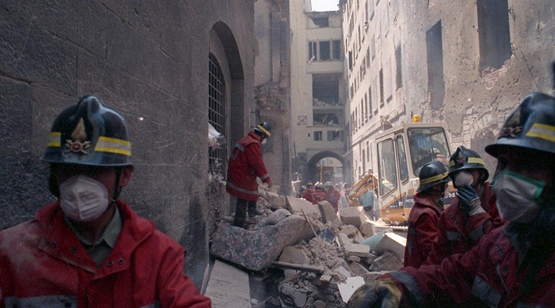 Via dei Georgofili a Firenze dopo l'attentato del 27 maggio 1993 in cui morirono cinque persone (ANSA/OLDPIX)