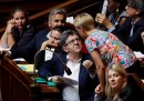 L'Assemblea Nazionale francese ha deciso di permettere ai deputati maschi di andare in aula senza giacca e cravatta