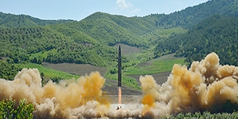 Il lancio del missile testato il 4 luglio 2017 dalla Corea del Nord (KRT via AP Video)