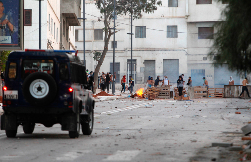 La polizia ha usato lacrimogeni e manganelli per disperdere dei manifestanti in Marocco