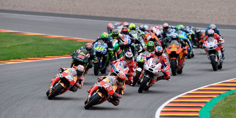 Le moto al primo giro del Gran Premio di Germania di MotoGP (ROBERT MICHAEL/AFP/Getty Images)