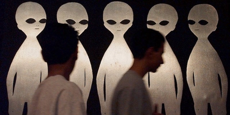 Un'opera d'arte dell'artista Marcus Tracy nel Museo Internazionale degli UFO a Roswell, il 2 luglio 1997 (AP Photo/Susan Sterner)