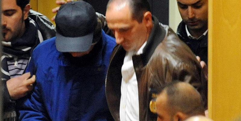 Gaspare Spatuzza entra in aula per deporre nel processo a carico del senatore Marcello dell'Utri, accusato di concorso in associazione mafiosa, il 4 dicembre 2009 al palazzo di giustizia di Torino (TONINO DI MARCO/GID)