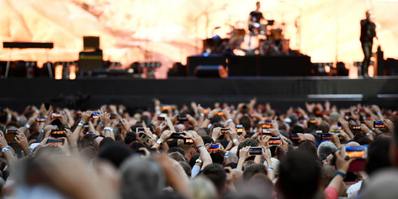 Gli U2 in concerto alla tappa londinese del The Joshua Tree Tour (Dylan Martinez/REUTERS/LaPresse)